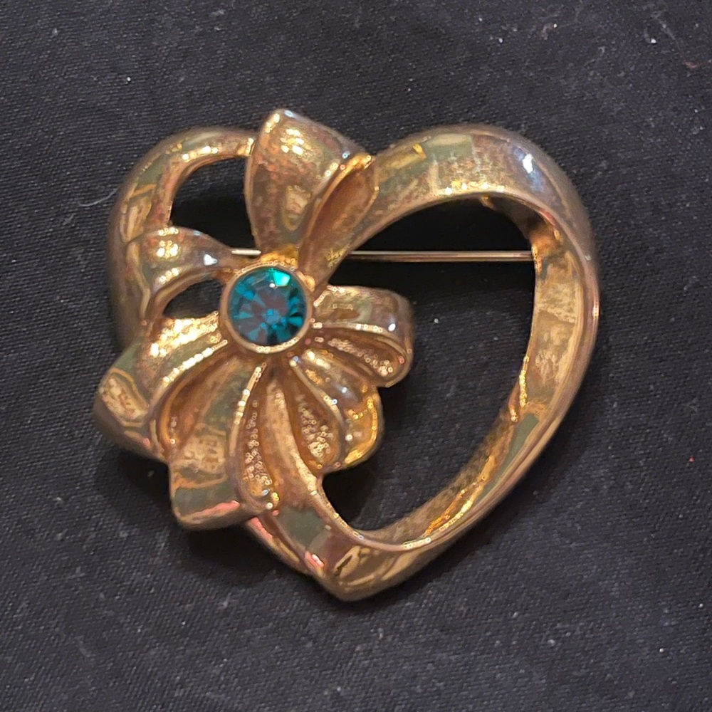 Vintage Avon birthstone Heart 1992 December Blue Zircon